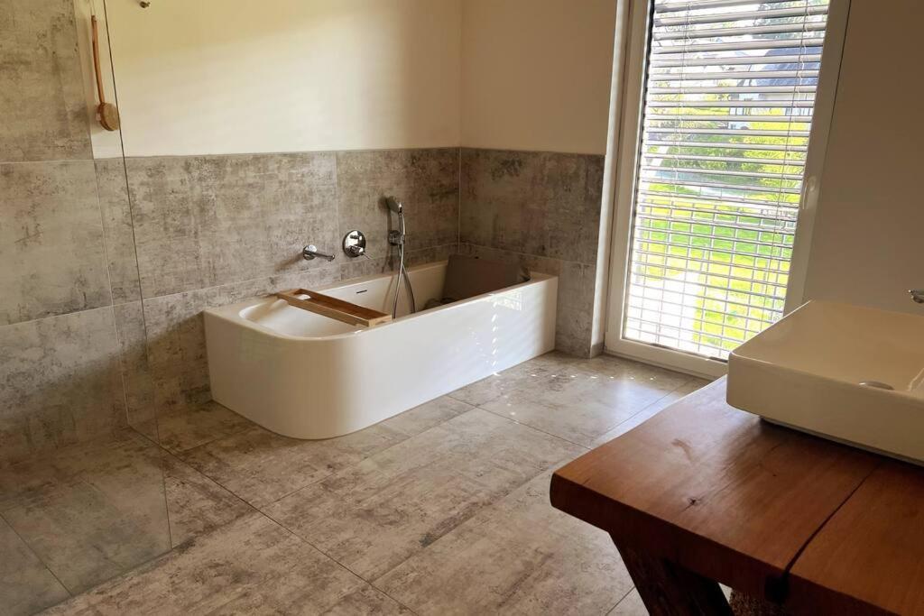 Forest Retreat- Serene 160M2 With Forest Views Wermelskirchen Eksteriør billede