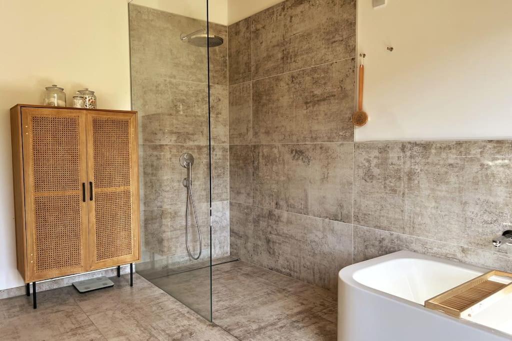 Forest Retreat- Serene 160M2 With Forest Views Wermelskirchen Eksteriør billede